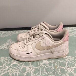 Nike Air Force 1 ‘07 Light Orewood Pink